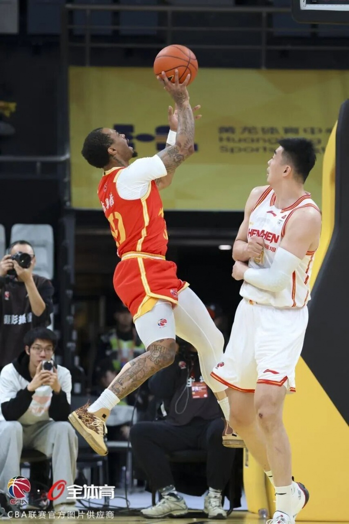 包含浙江队状态回暖备战足总杯罗马围绕NBA季后赛强势反弹，现场解说直呼：达拉斯独行侠赛前强势反弹的词条